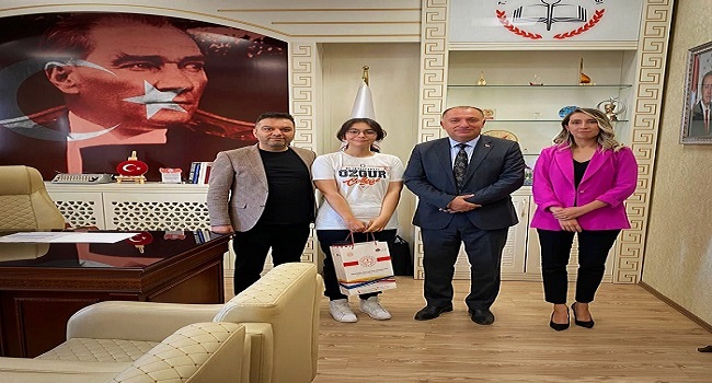 LGS Şampiyonu Öğrencimiz Ecrin Elvin Ercan’ı Kırıkkale İl Milli Eğitim Müdürümüz Makamında Kabul Etti